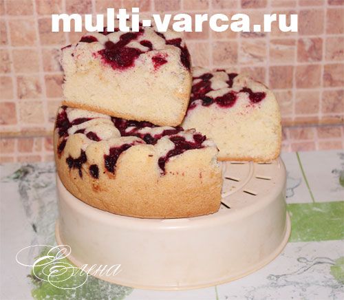 Пиріг із вишнею в мультиварці готовий