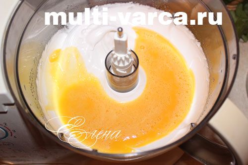 Білки збиваємо до повітряної піни