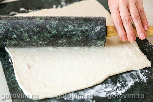 Булочки-завитки з беконом і сиром брі